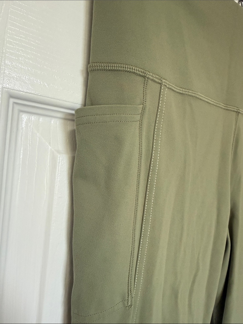 Athleta Salutation Stash 7/8 tight Sz Large Light green - Picture 3 of 9